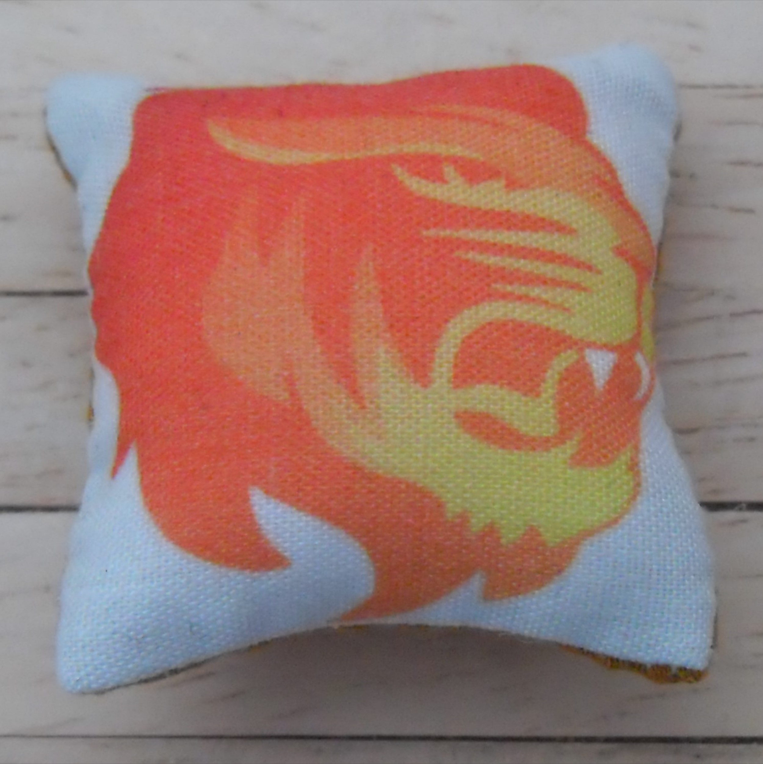 1/12th Scale Dolls House Animal Print Cushion Golden Lion 